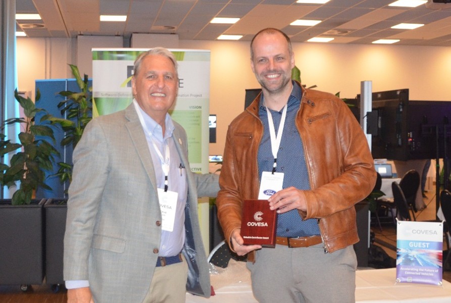 award 2 COVESA Executive Director Steve Crumb with the RemotiveLabs team